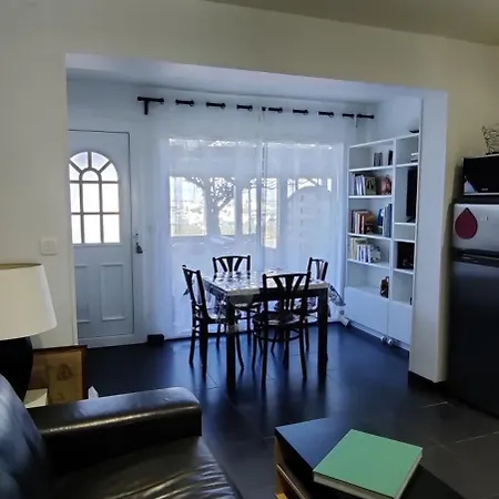 La Marine Apartment *